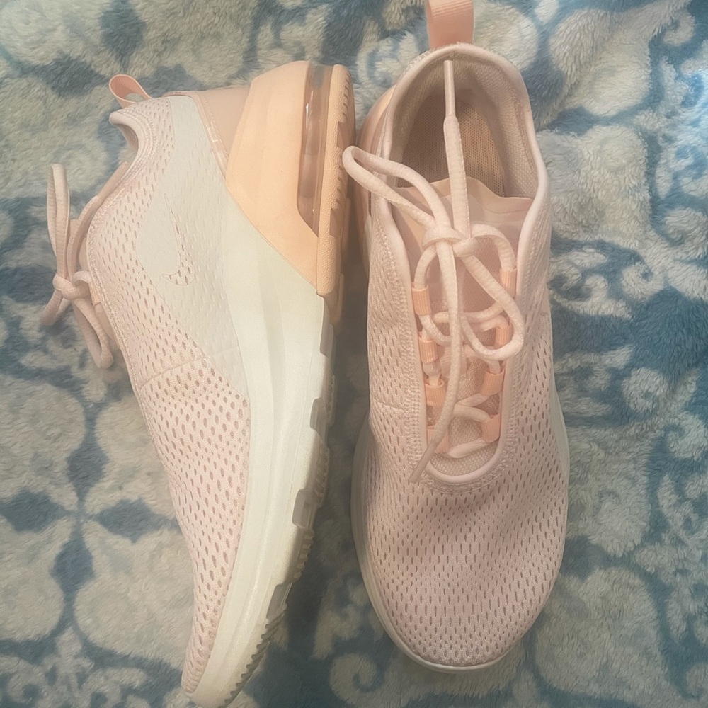 Womans Nike air